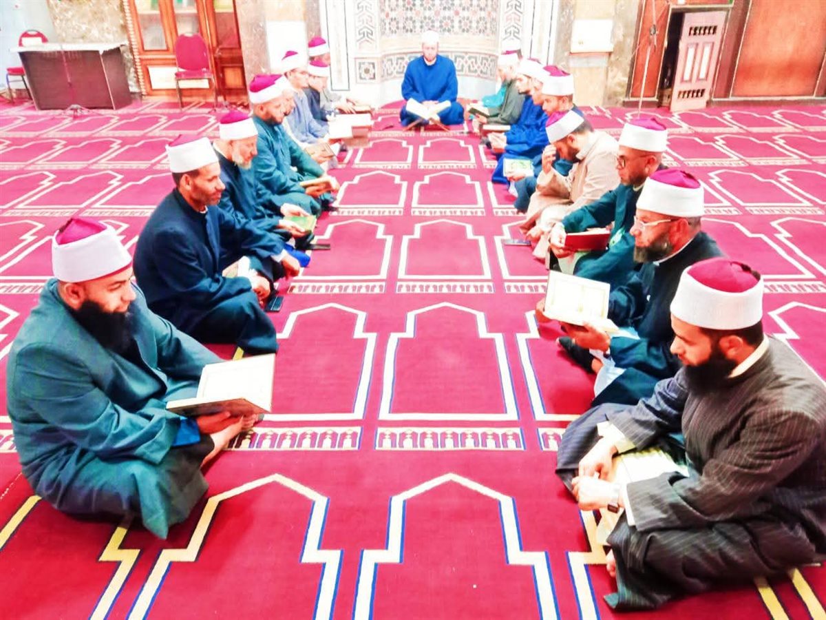 مقارئ الأئمة تزين مساجد الفيوم في شهر ميلاد الحبيب