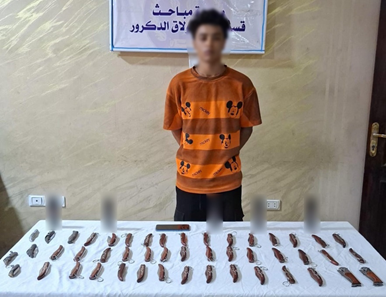 <strong>شاب يروج لبيع الأسلحة في بولاق بولاق الدكرور</strong>