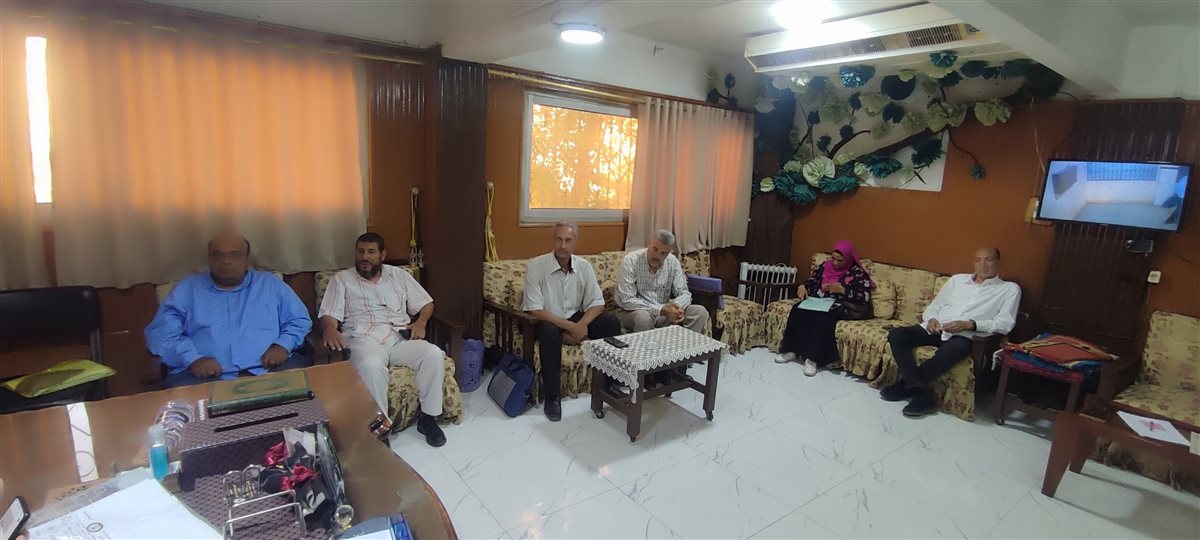 مدير عام إدارة أبشواي يترأس اجتماعًا مع مديري المراحل والموجهين الأوائل استعدادًا للعام الدراسي الجديد
