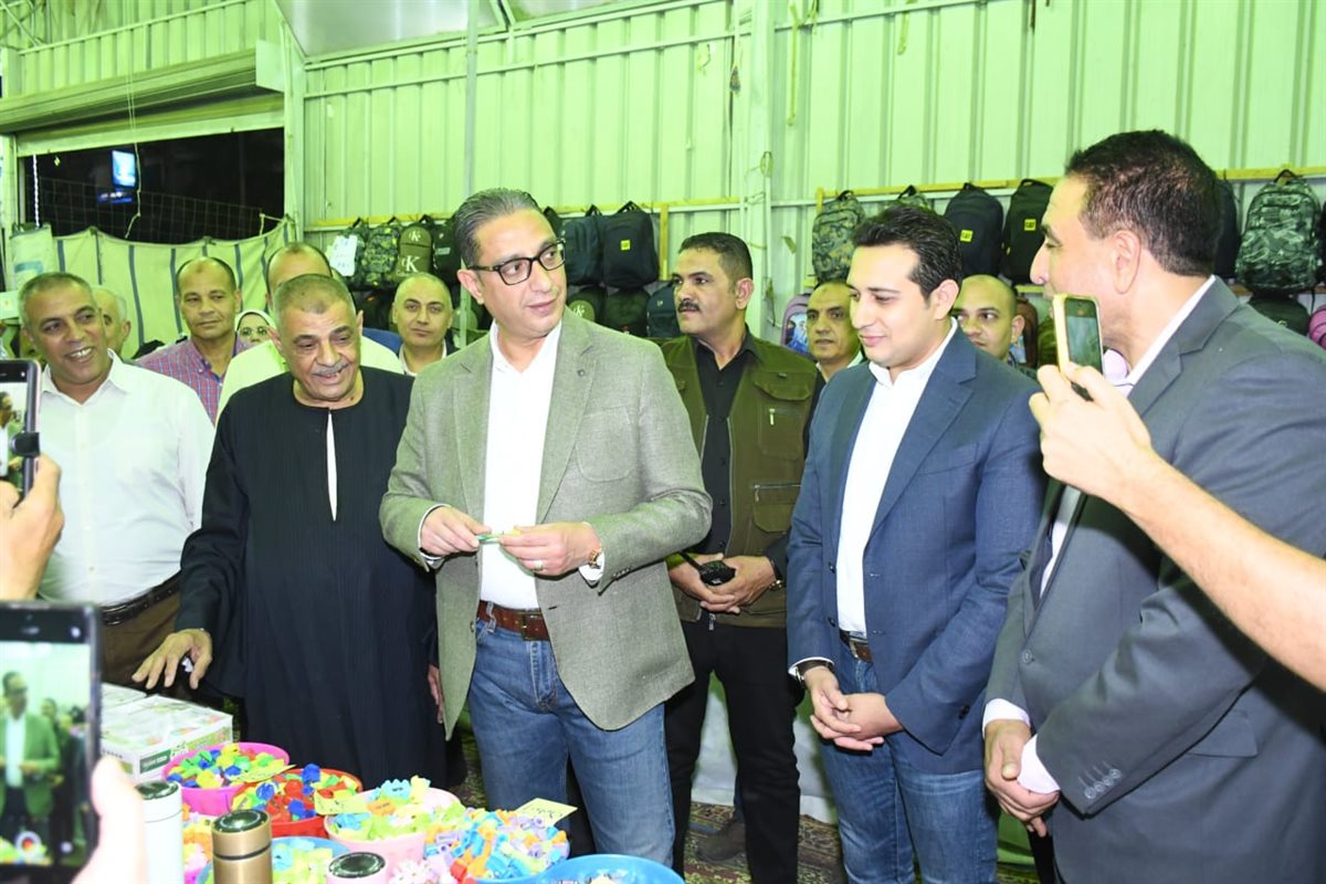 محافظ الفيوم يفتتح معرض