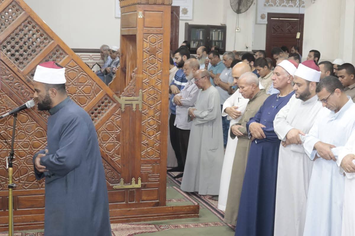 مدير أوقاف الفيوم يؤدي صلاة خسوف القمر بمسجد ناصر الكبير بمدينة الفيوم