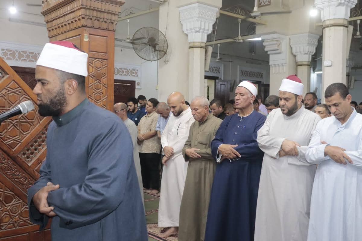 مدير أوقاف الفيوم يؤدي صلاة خسوف القمر بمسجد ناصر الكبير بمدينة الفيوم