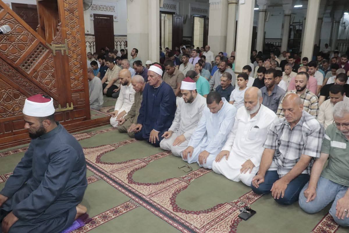 مدير أوقاف الفيوم يؤدي صلاة خسوف القمر بمسجد ناصر الكبير بمدينة الفيوم