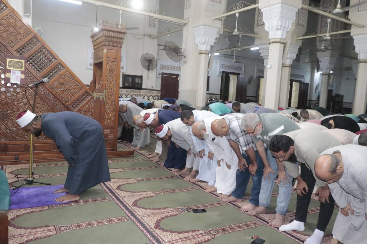 مدير أوقاف الفيوم يؤدي صلاة خسوف القمر بمسجد ناصر الكبير بمدينة الفيوم