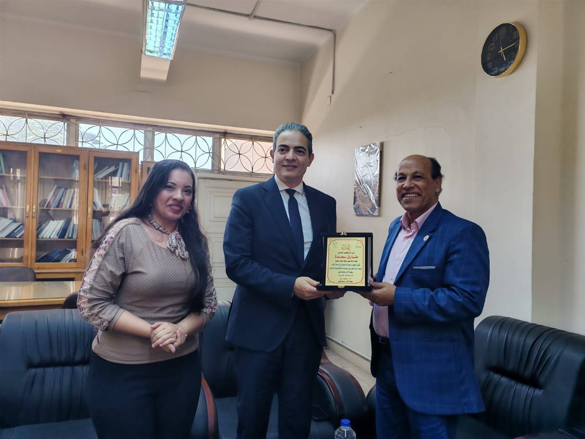 تكريم نقيب الإعلاميين