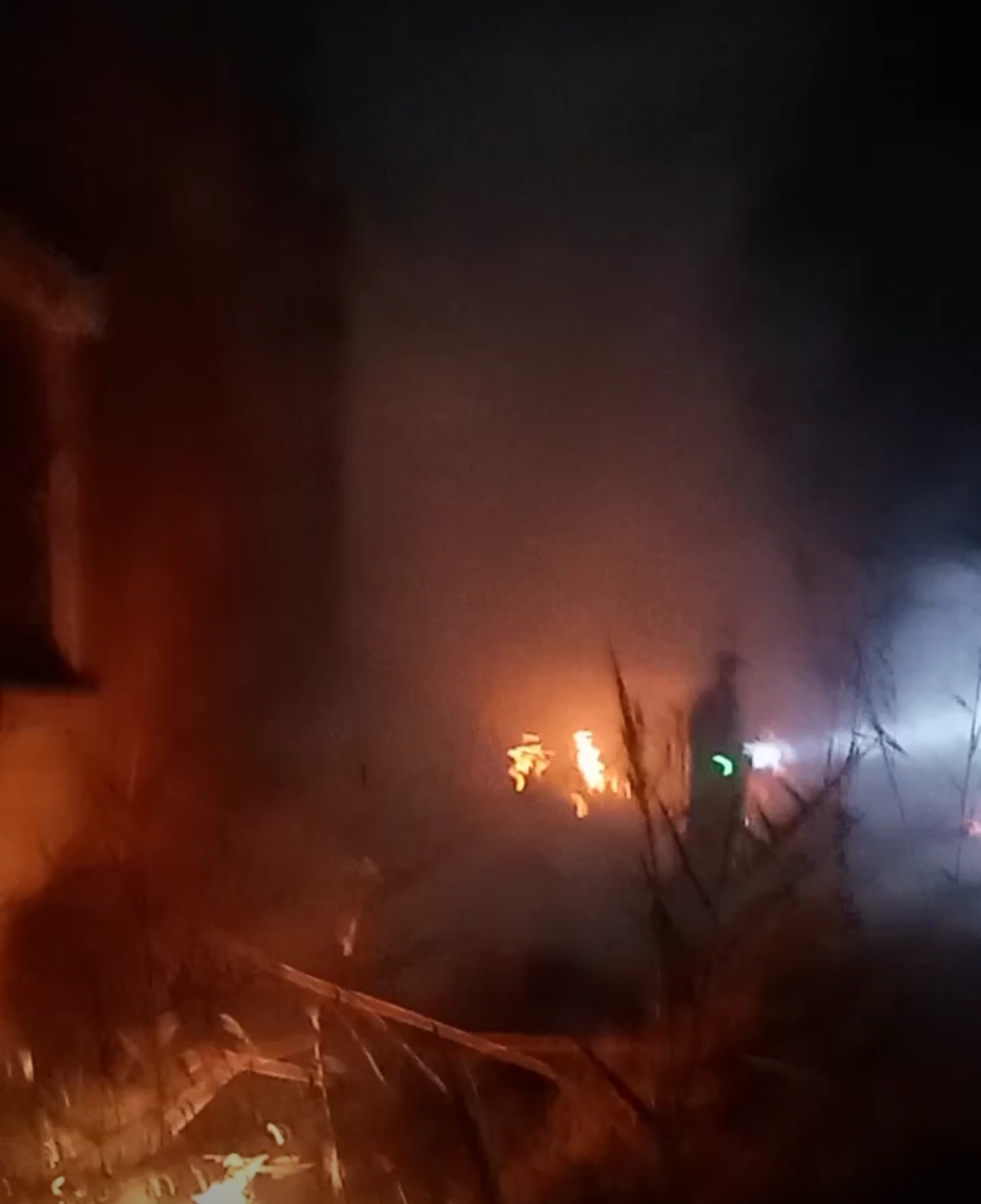 السيطرة على حريق محدود في هيش مبنى الري والوحدة المحلية القديمة بقرية اباظه بالفيوم