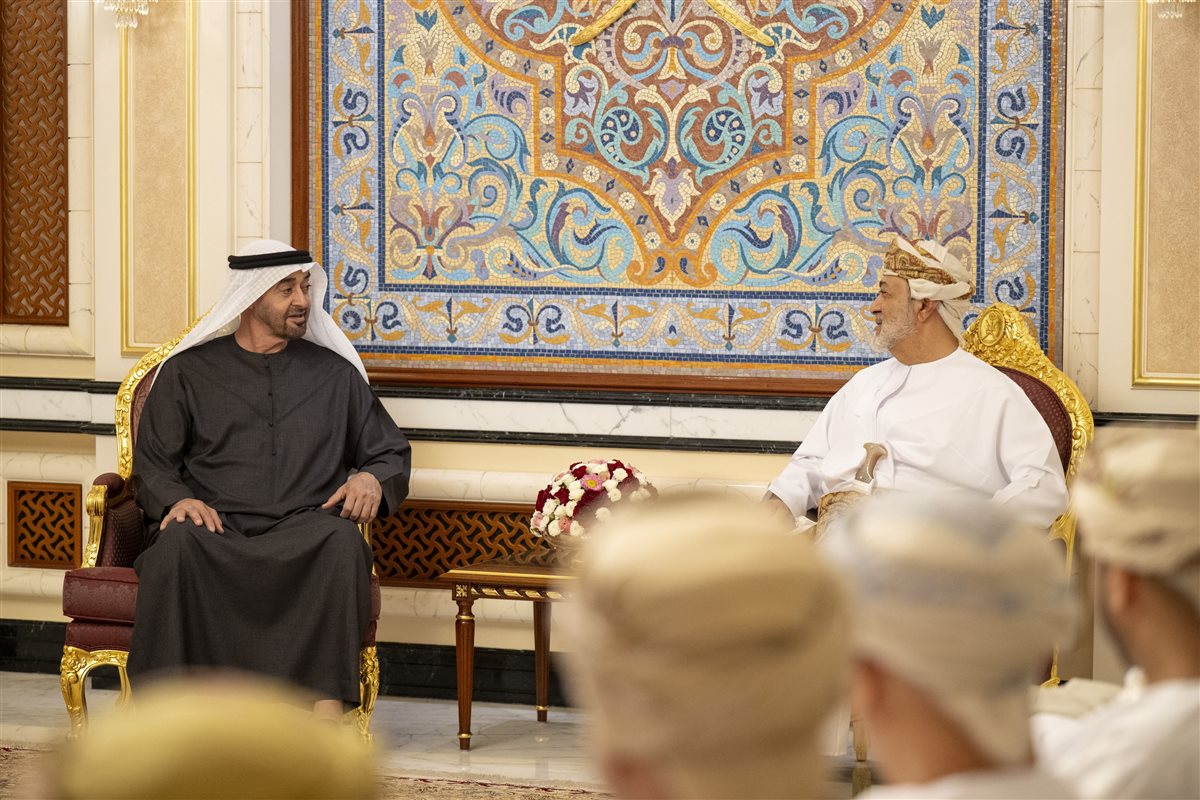 سلطان عمان ورئيس الإمارات