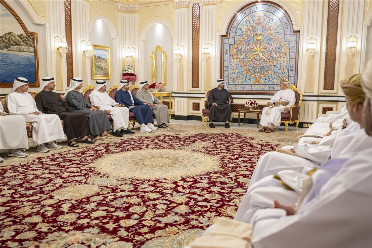 سلطان عمان ورئيس الإمارات