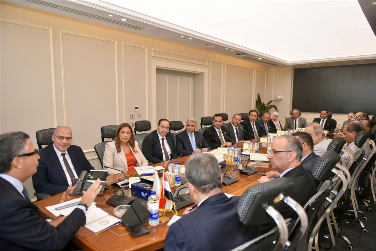 وزير التموين يلتقي بمديري التموين الجدد