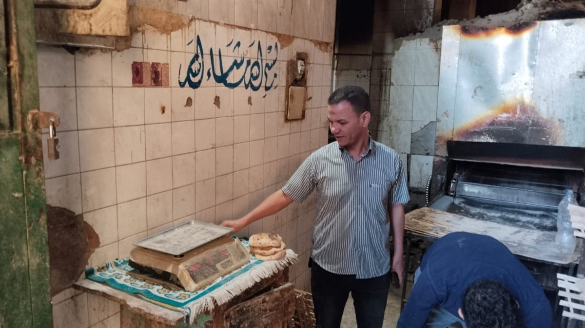 ضبط سلع غذائية مختلفة الأصناف منتهية الصلاحية وسجائر مجهولة المصدر بالفيوم <br>