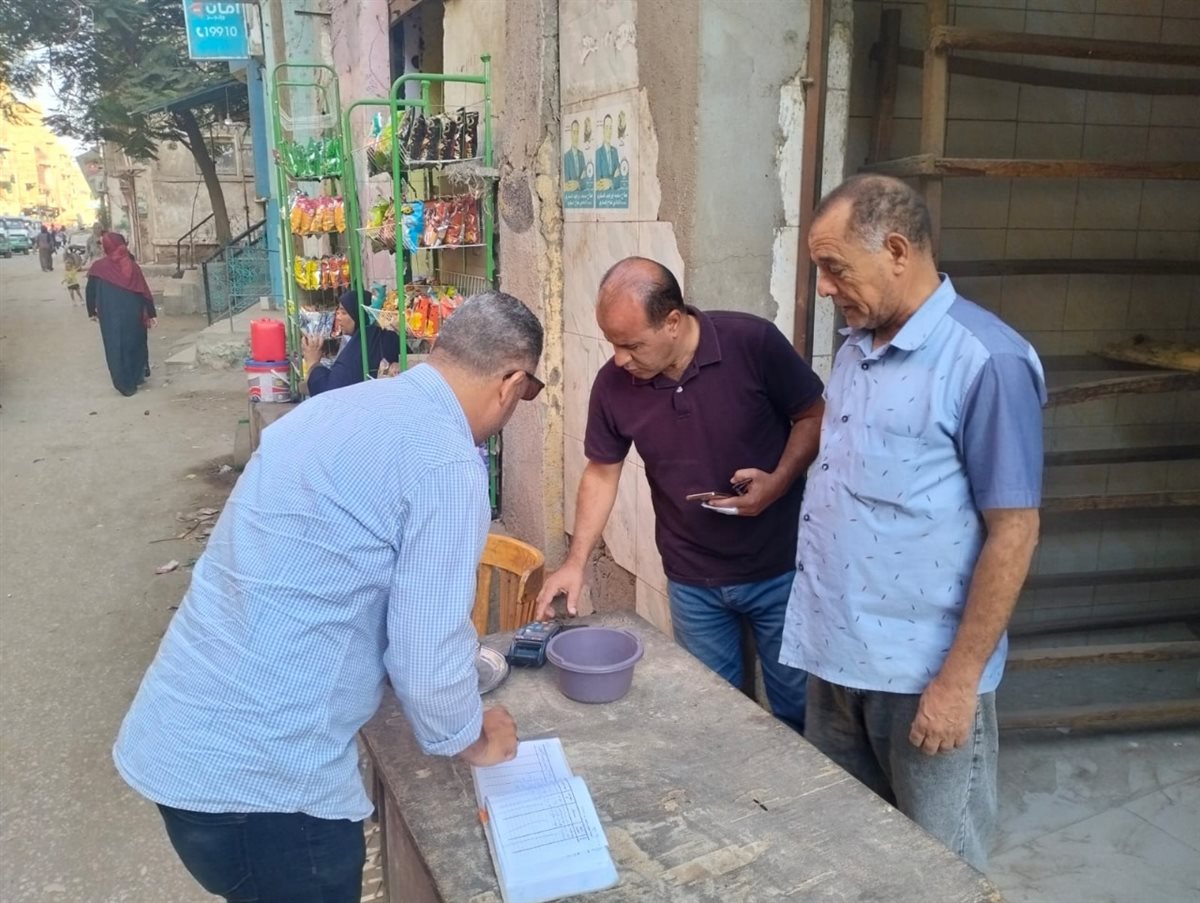 ضبط سلع غذائية مختلفة الأصناف منتهية الصلاحية وسجائر مجهولة المصدر بالفيوم <br>