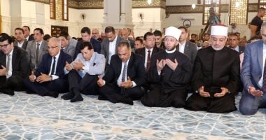 وزير الأوقاف وقيادات الدولة أثناء صلاة الجمعة بمسجد الفتح بالشرقية