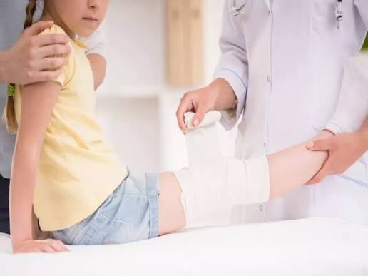 خطوات العناية بجروح الأطفال