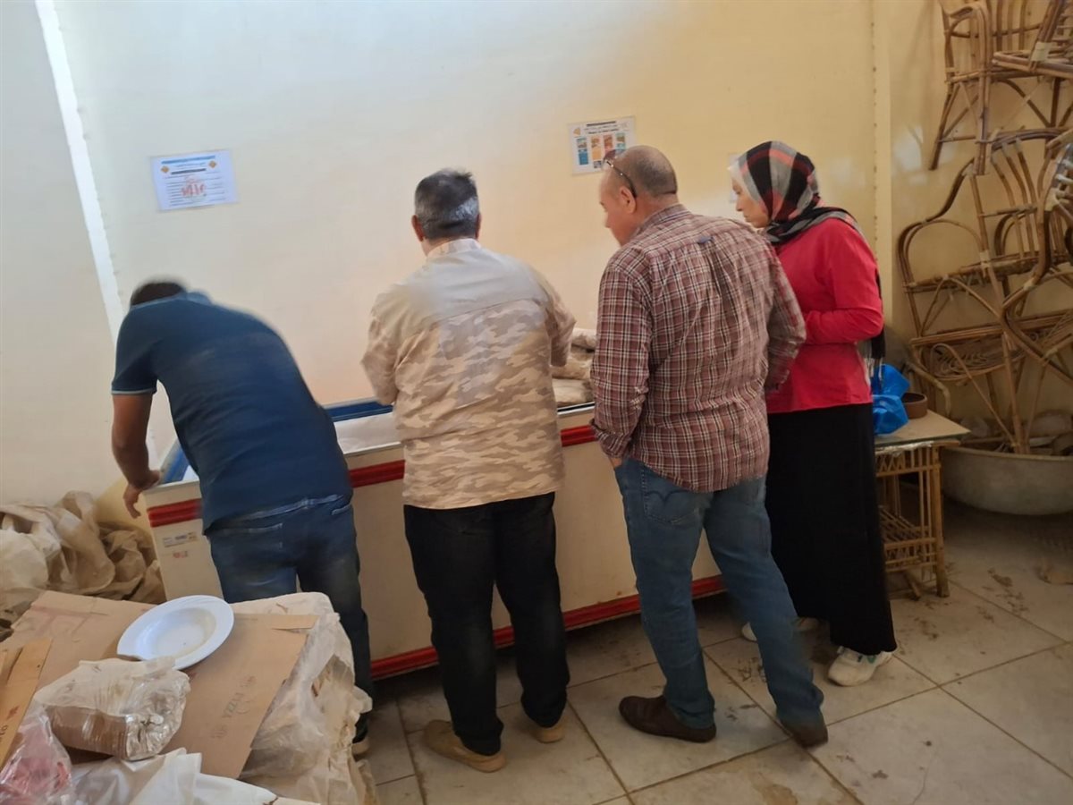 ضبط طن دقيق بلدي محظور بيعه أو تداوله ولحوم فاسدة وغير صالحة للاستهلاك الآدمي بالفيوم 