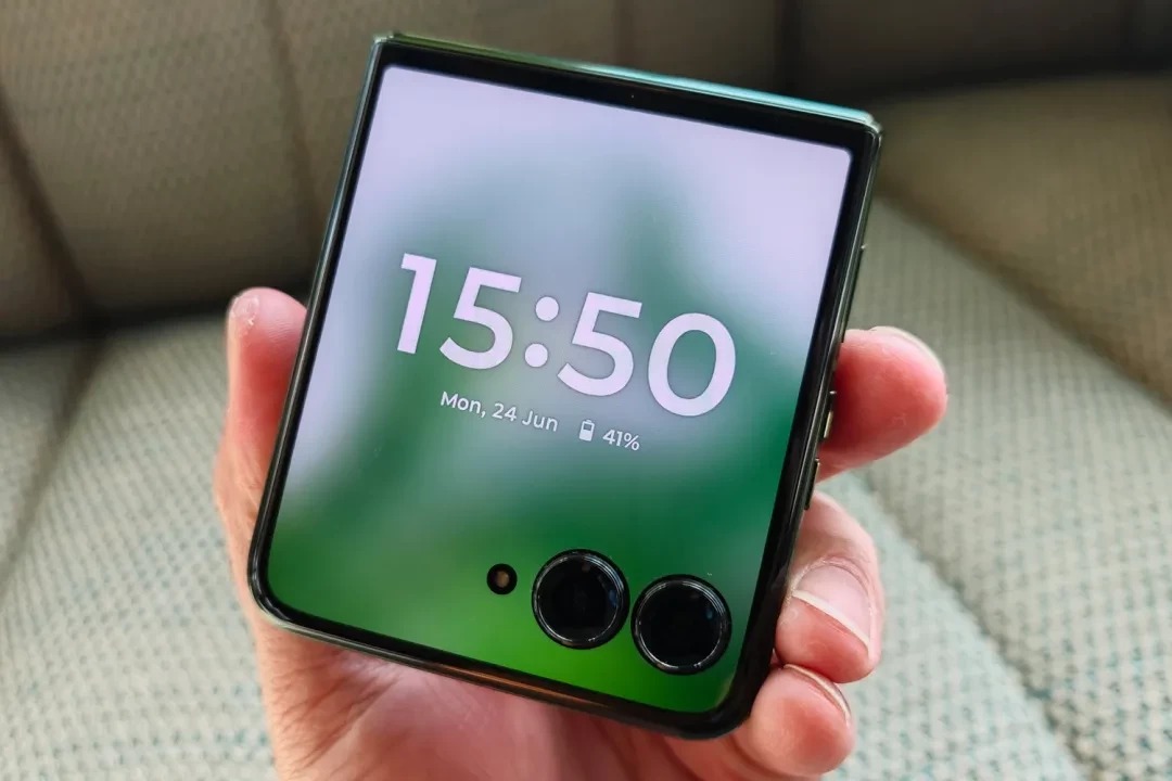 مواصفات هاتف Motorola Razr 50 Ultra