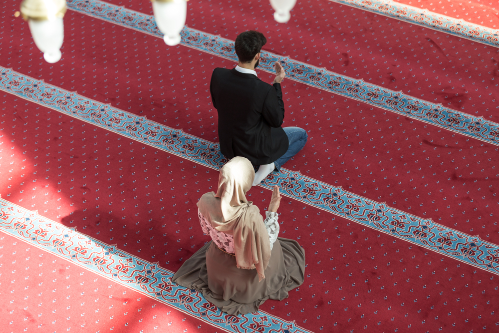 واجب الرجل في توجيه أهله للصلاة