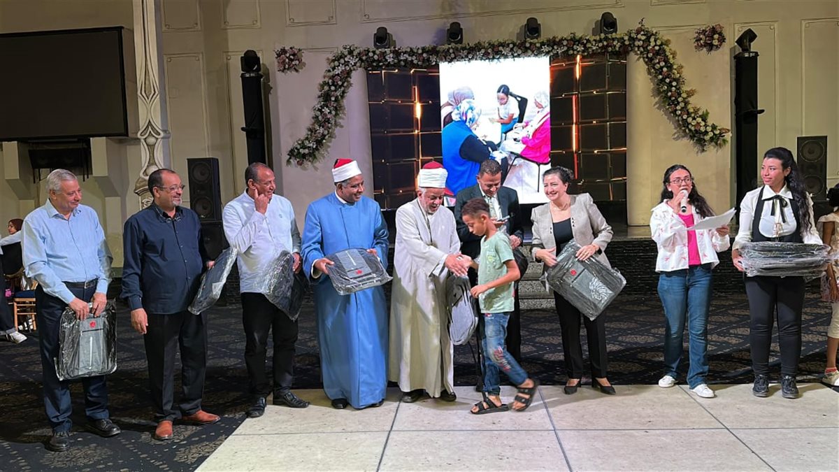 مشروع ابنتي الغالية يدعم الفتيات ويوزع حقائب مدرسية بقنا
