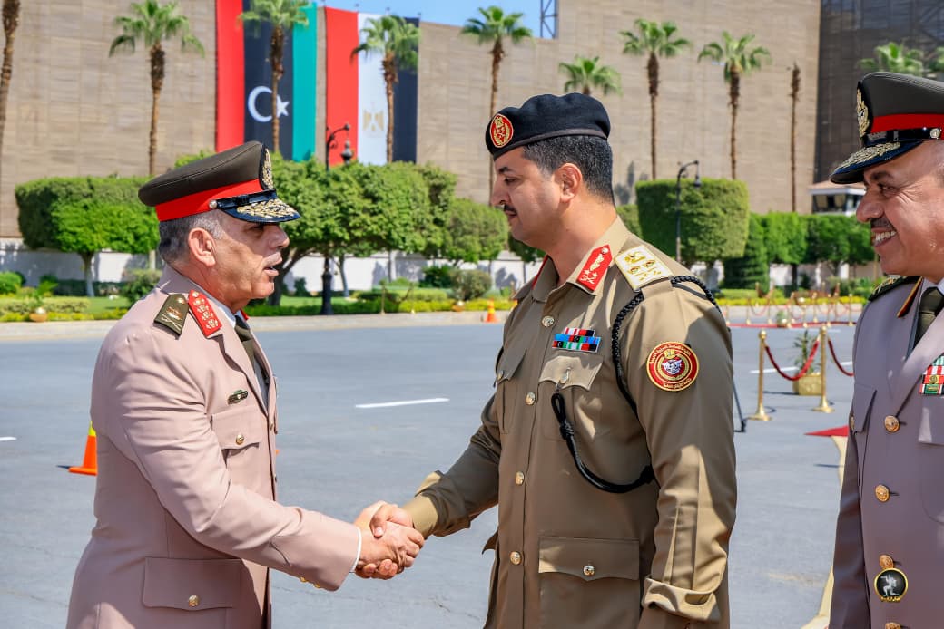 رئيس الأركان الليبي الفريق خالد حفتر في القاهرة لتعزيز التعاون العسكري مع مصر
