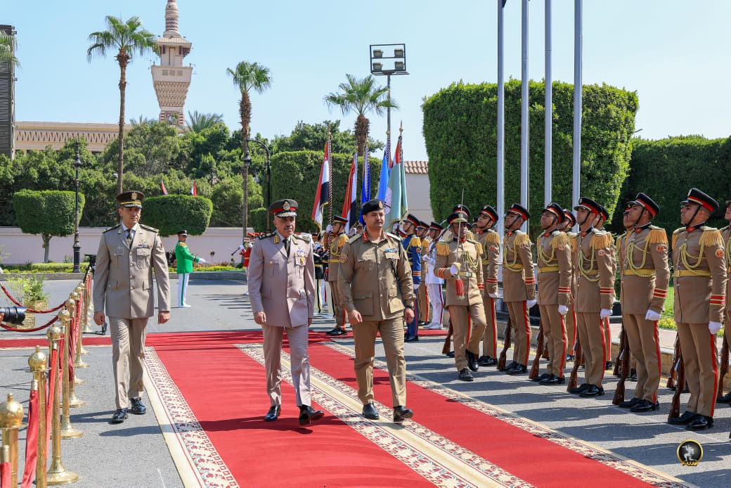 رئيس الأركان الليبي الفريق خالد حفتر في القاهرة لتعزيز التعاون العسكري مع مصر