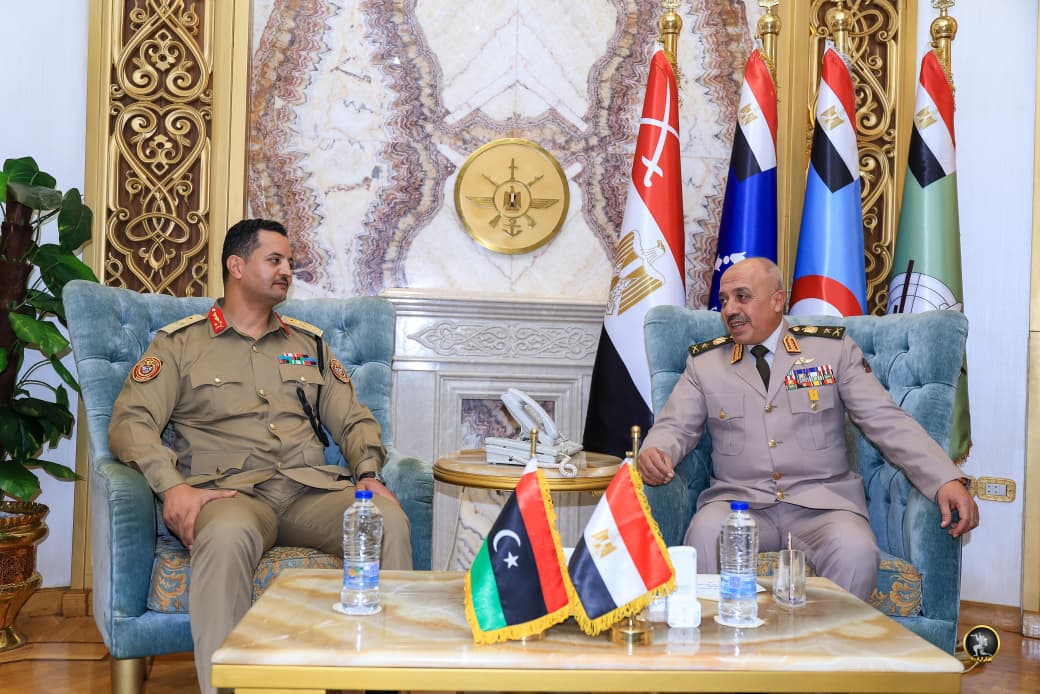 رئيس الأركان الليبي الفريق خالد حفتر في القاهرة لتعزيز التعاون العسكري مع مصر