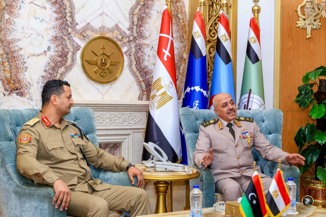 رئيس الأركان الليبي الفريق خالد حفتر في القاهرة لتعزيز التعاون العسكري مع مصر