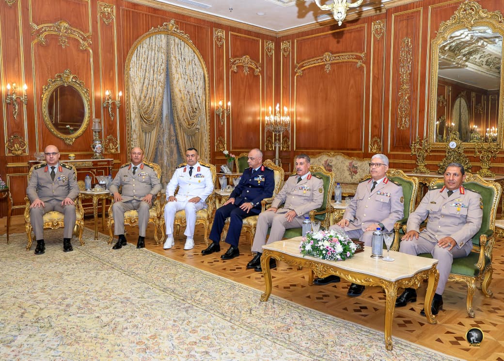 رئيس الأركان الليبي الفريق خالد حفتر في القاهرة لتعزيز التعاون العسكري مع مصر