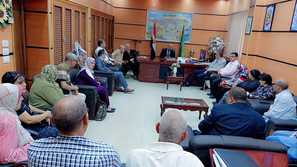  إجتماع مع مديري المدارس الثانوية العامة بغرب وشرق الفيوم استعدادًا للعام الدراسي الجديد 2026