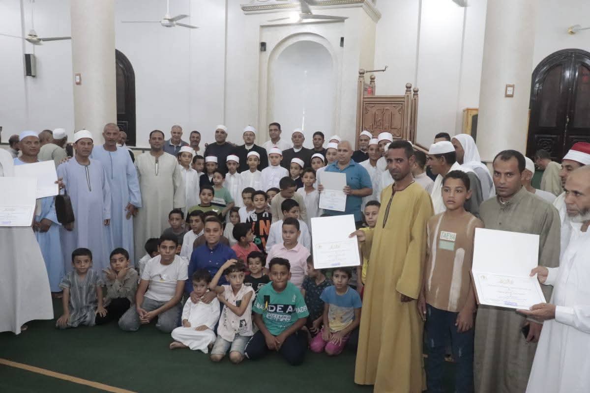 على هامش الأسبوع الثقافي: مدير أوقاف الفيوم يكرم عددًا من العاملين المتميزين بإدارتي طامية