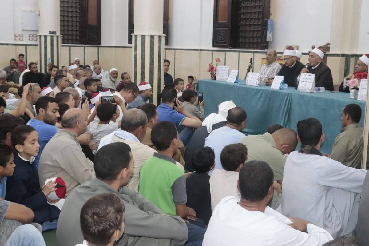 على هامش الأسبوع الثقافي: مدير أوقاف الفيوم يكرم عددًا من العاملين المتميزين بإدارتي طامية