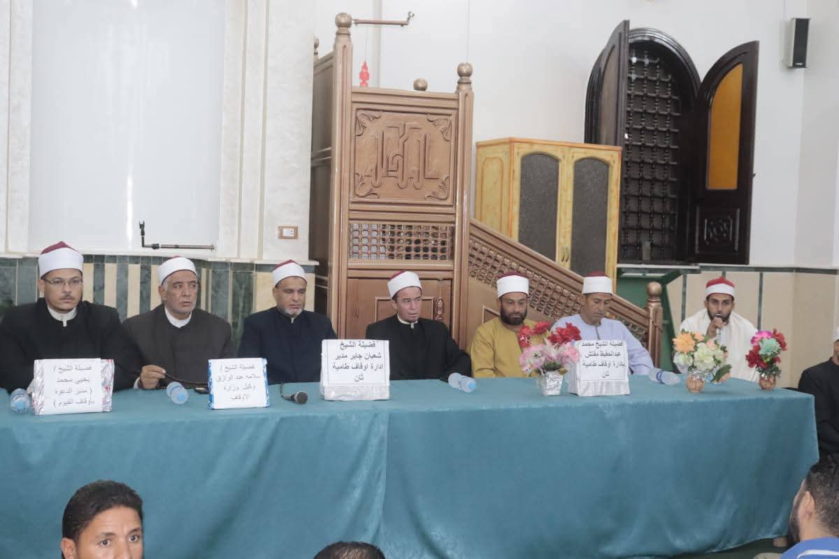 على هامش الأسبوع الثقافي: مدير أوقاف الفيوم يكرم عددًا من العاملين المتميزين بإدارتي طامية