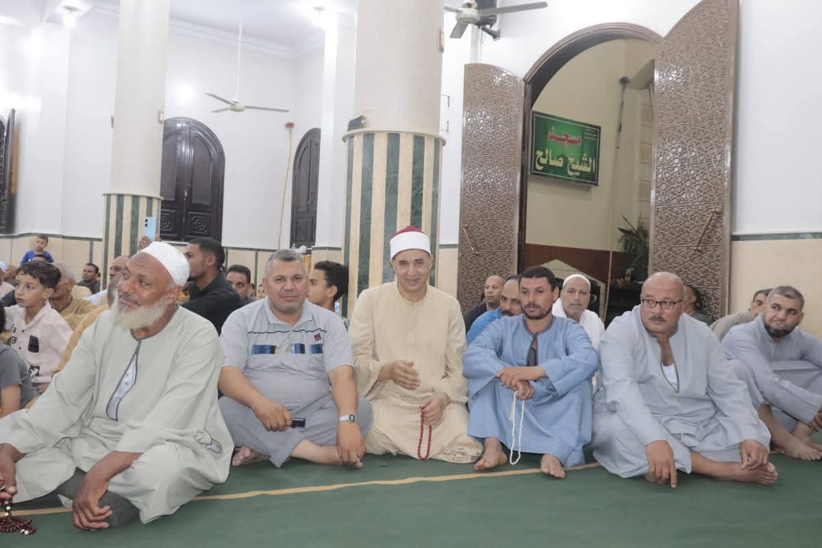 على هامش الأسبوع الثقافي: مدير أوقاف الفيوم يكرم عددًا من العاملين المتميزين بإدارتي طامية