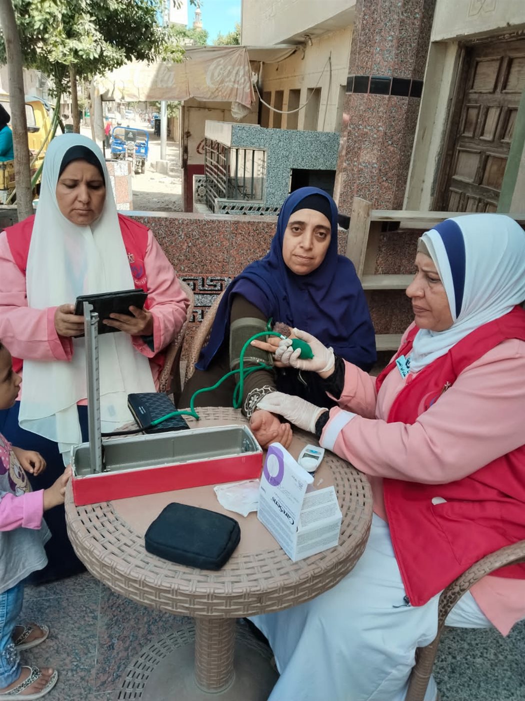 حملات لإدارتي العلاج الحر ومراقبة الأغذية على 596 منشأة طبية وغذائية بالفيوم