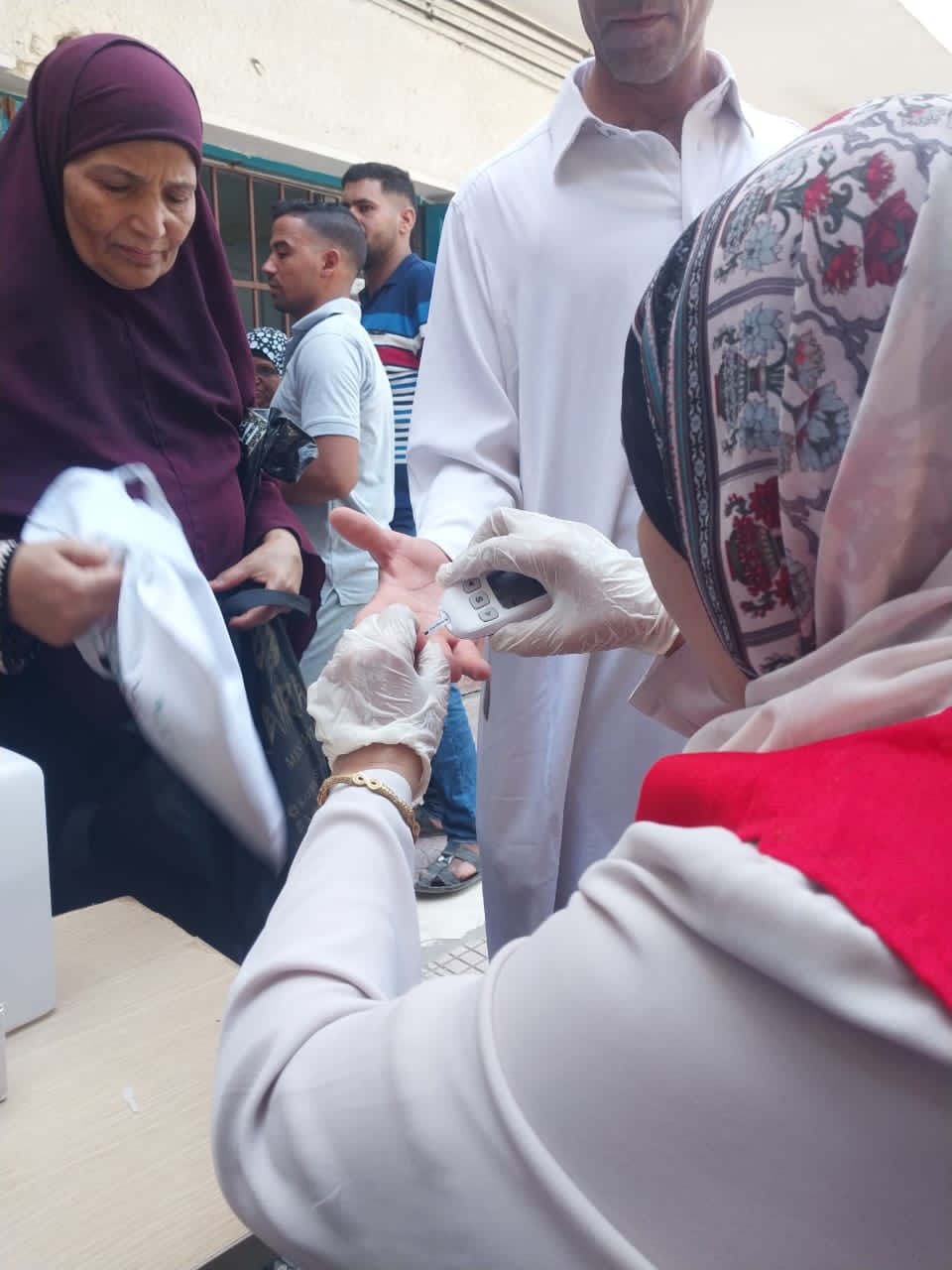 حملات لإدارتي العلاج الحر ومراقبة الأغذية على 596 منشأة طبية وغذائية بالفيوم