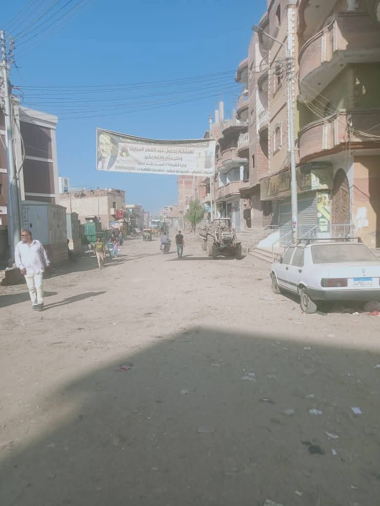 لليوم الثاني.. أعمال التجميل والنظافة بالطريق السياحي ومحيط المدارس بكحك بالفيوم