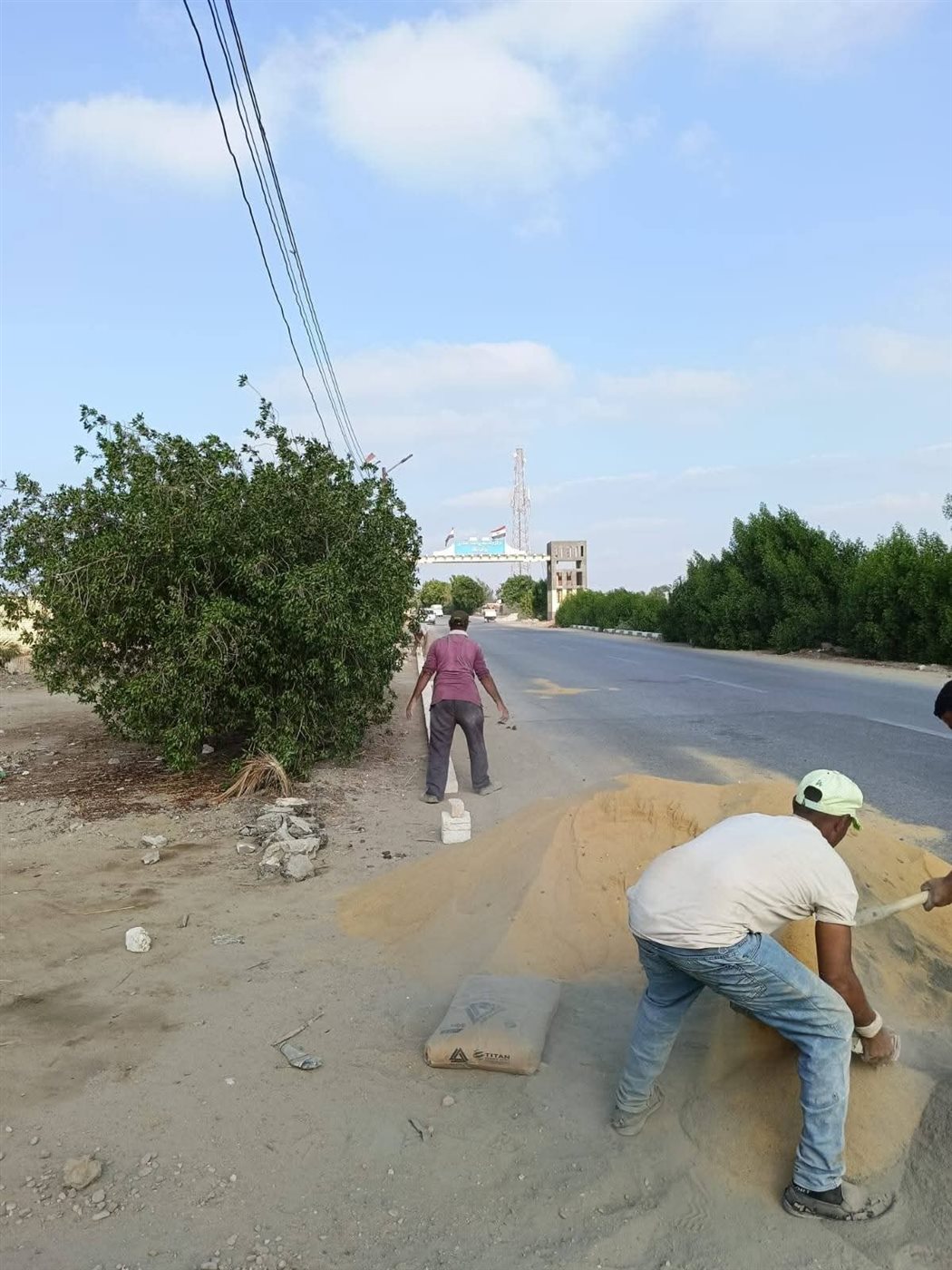 لليوم الثاني.. أعمال التجميل والنظافة بالطريق السياحي ومحيط المدارس بكحك بالفيوم