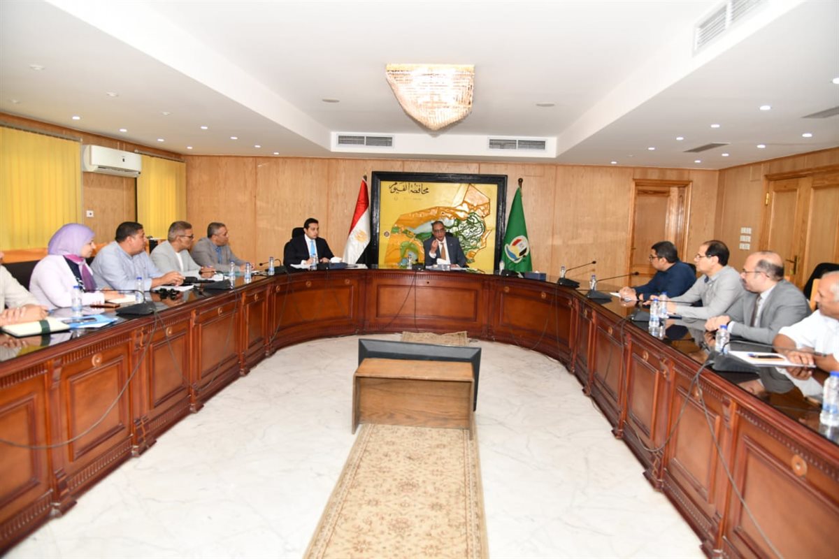 محافظ الفيوم يؤكد على سرعة التعامل مع طلبات التقنين غير الجادة