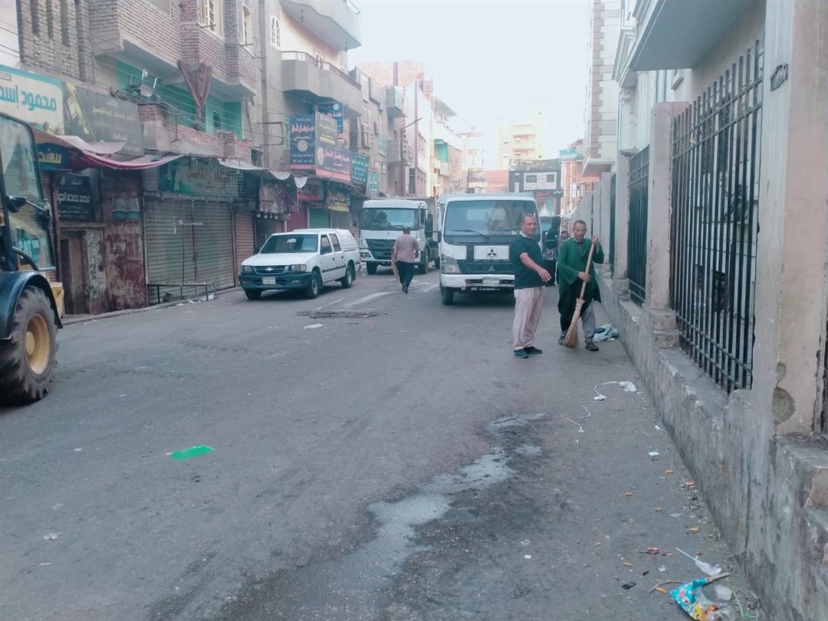 مصادرة ٤٨ مخالفة متنوعة ورفع وإزالة ١١٠حالة عوائق حديدية وإستندات وبلدورات بأبشواى<br>