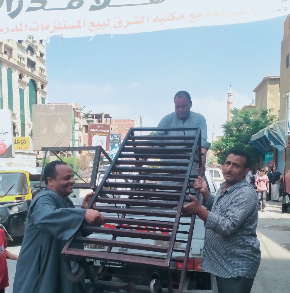 مصادرة ٤٨ مخالفة متنوعة ورفع وإزالة ١١٠حالة عوائق حديدية وإستندات وبلدورات بأبشواى<br>
