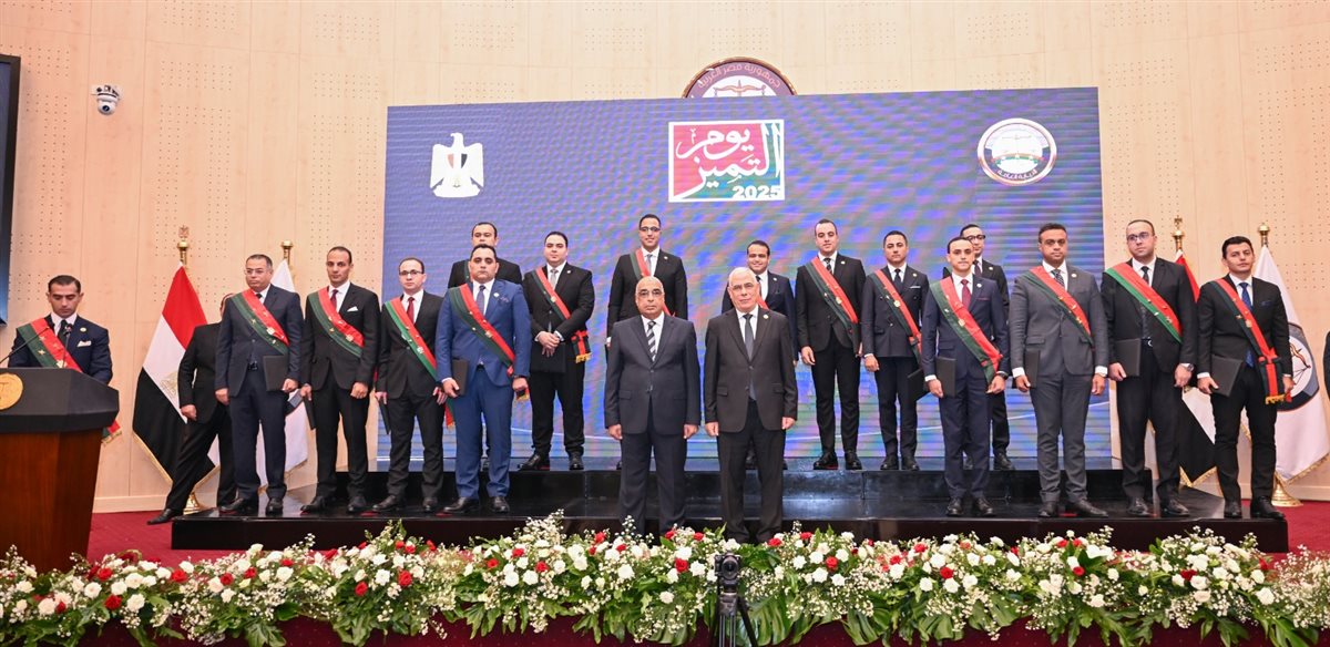 تكريم بعض من أعضاء النيابة العامة وموظفيها المتميزين