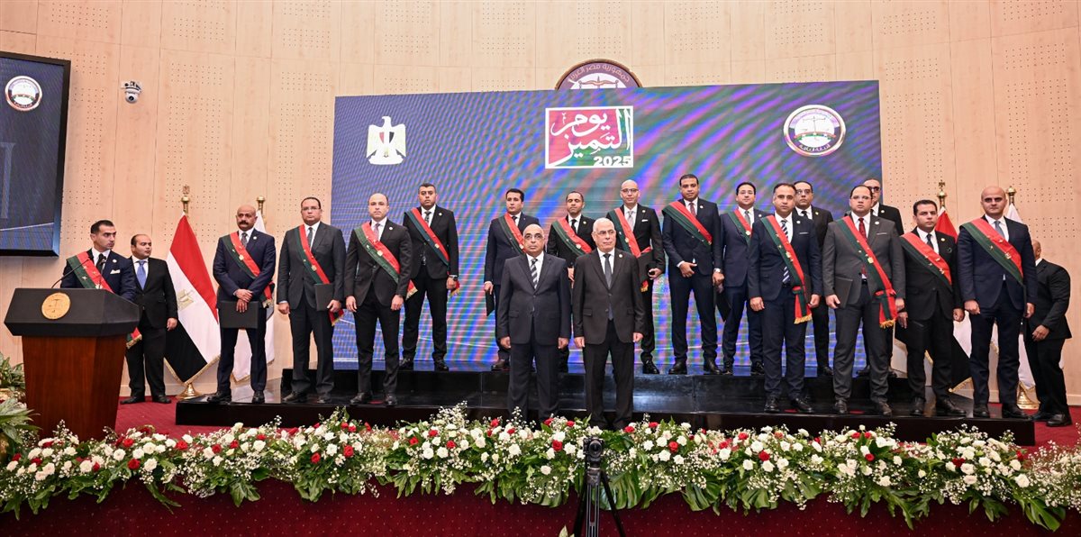 تكريم بعض من أعضاء النيابة العامة وموظفيها المتميزين
