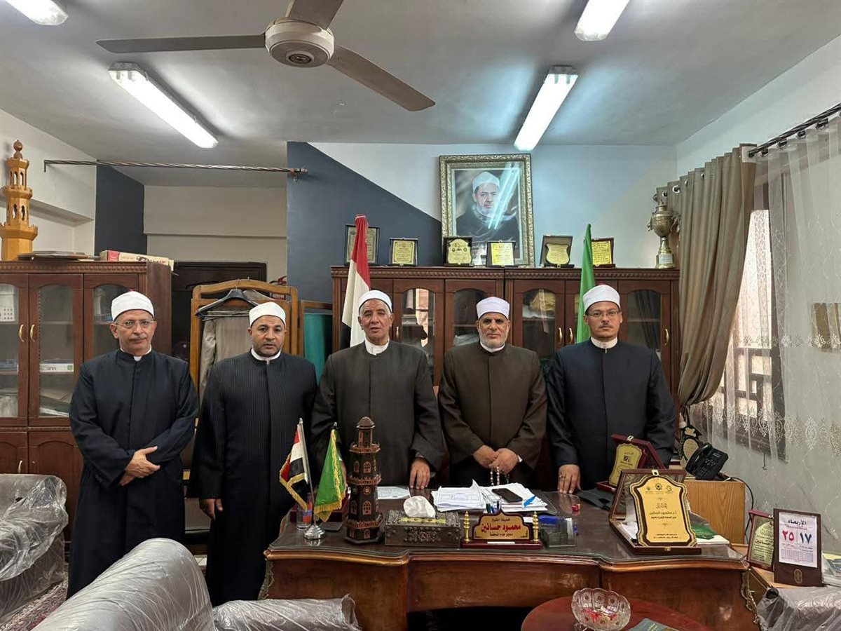 مدير أوقاف الفيوم يلتقي رئيس المنطقة الأزهرية لبحث سبل التعاون والاستعانة بالنماذج المشرفة من شباب الأزهر في خطبة الجمعة