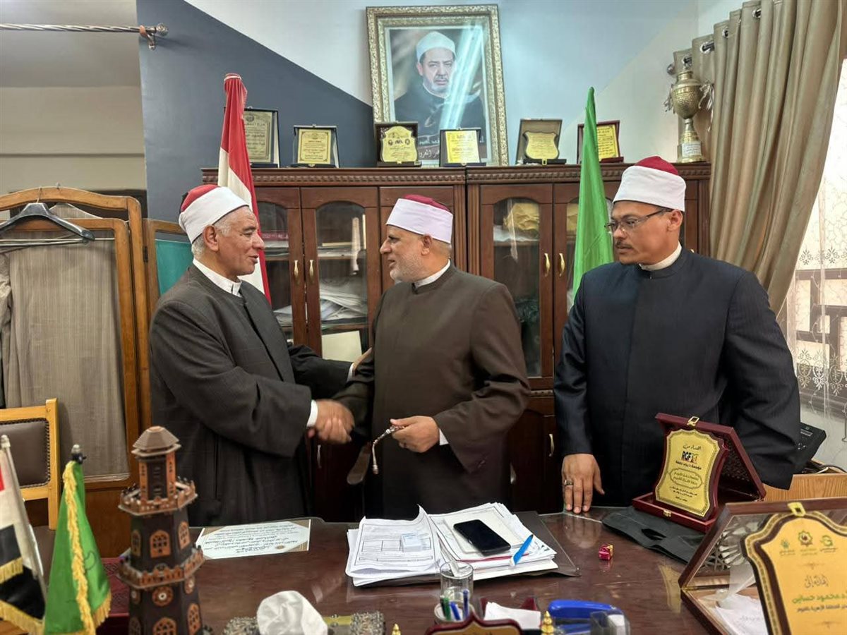 مدير أوقاف الفيوم يلتقي رئيس المنطقة الأزهرية لبحث سبل التعاون والاستعانة بالنماذج المشرفة من شباب الأزهر في خطبة الجمعة