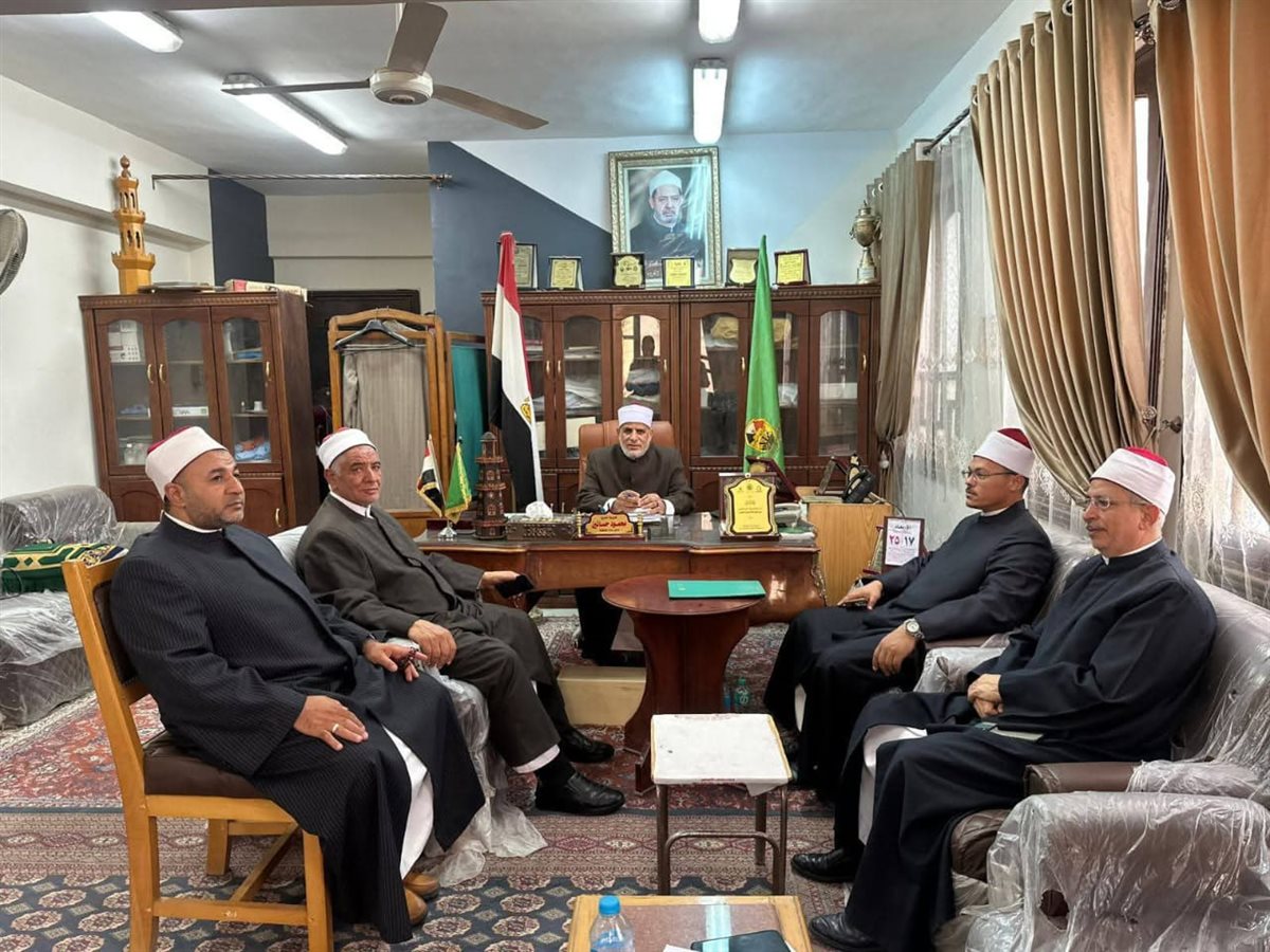 مدير أوقاف الفيوم يلتقي رئيس المنطقة الأزهرية لبحث سبل التعاون والاستعانة بالنماذج المشرفة من شباب الأزهر في خطبة الجمعة