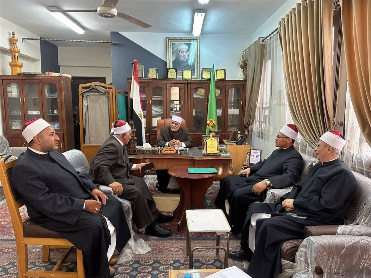 مدير أوقاف الفيوم يلتقي رئيس المنطقة الأزهرية لبحث سبل التعاون والاستعانة بالنماذج المشرفة من شباب الأزهر في خطبة الجمعة