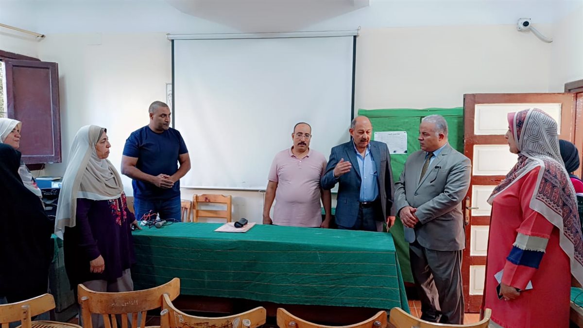مدير تعليم الفيوم يناقش طلاب المرحلة الثانوية حول الذكاء الاصطناعي