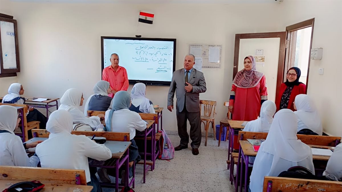 مدير تعليم الفيوم يناقش طلاب المرحلة الثانوية حول الذكاء الاصطناعي