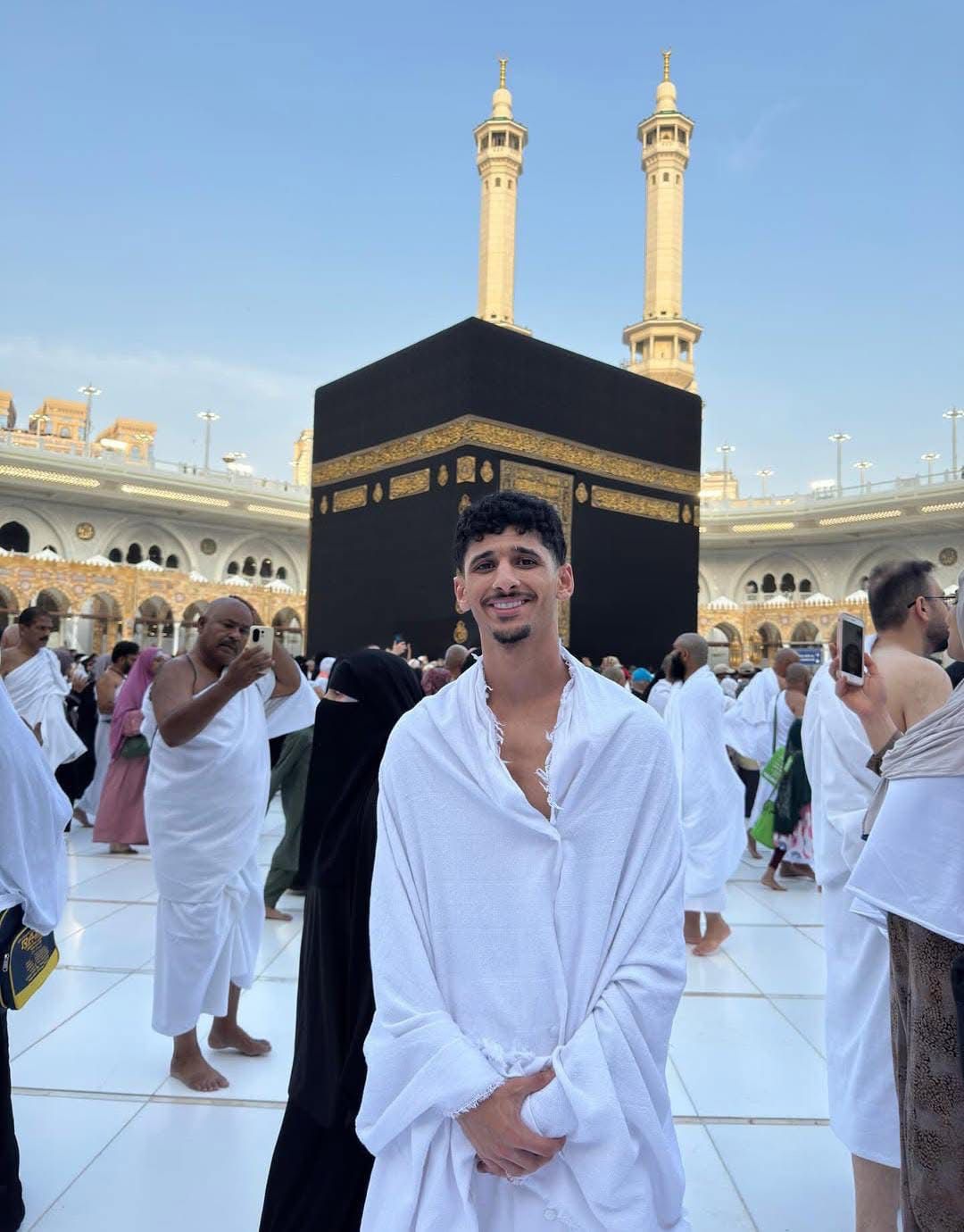 أحمد عاطف قطة بالحرم المكي