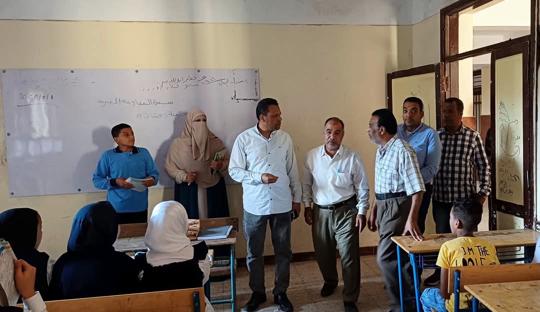 عبدالواحد يتفقد مدرسة الزرقة الإعدادية ويشدد على الانضباط 