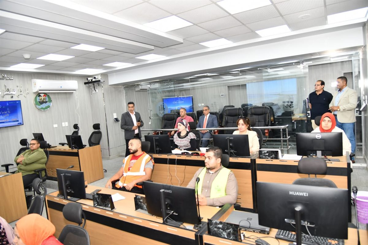 عبر مركز سيطرة الشبكة الوطنية .. محافظ الفيوم يتابع أعمال إحكام السيطرة لمنع الصيد الجائر ببحيرة قارون