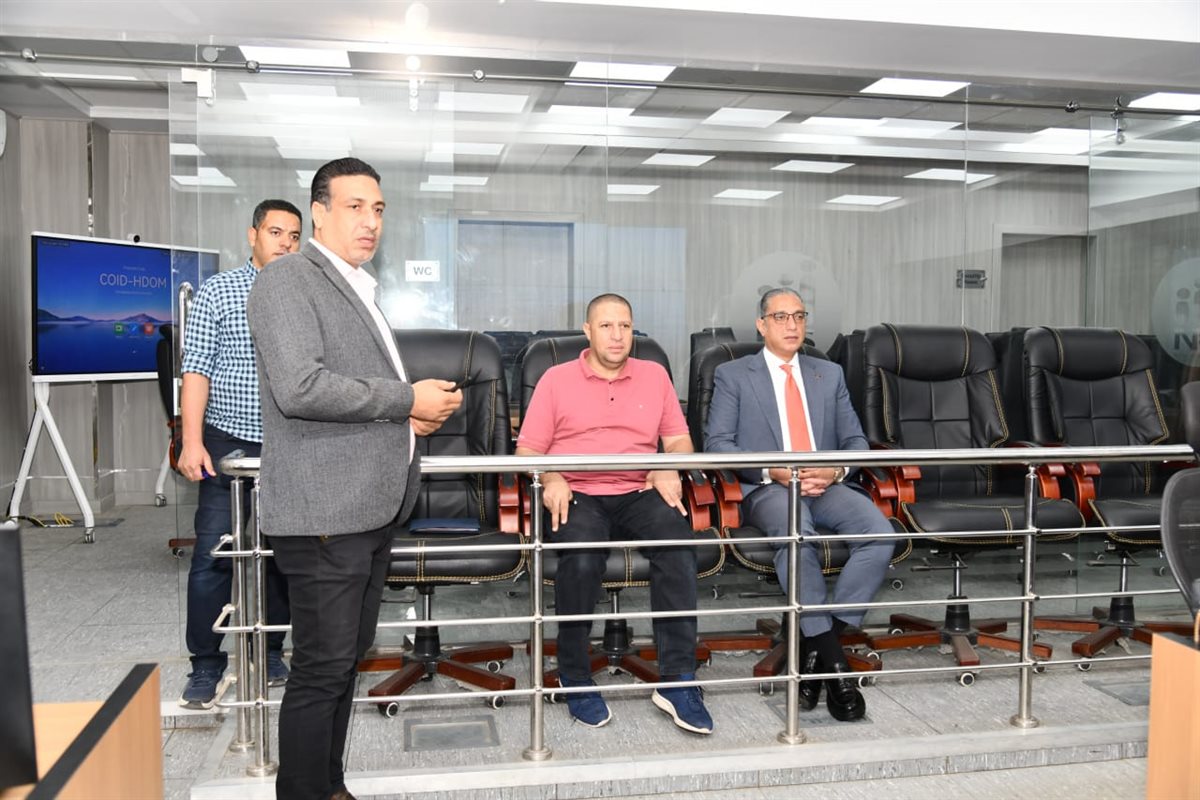 عبر مركز سيطرة الشبكة الوطنية .. محافظ الفيوم يتابع أعمال إحكام السيطرة لمنع الصيد الجائر ببحيرة قارون
